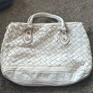 Leather ivory-grayish handbag with crossbody strap, used…